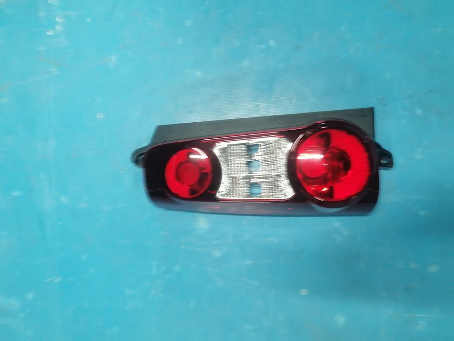 Farolin esquerdo peugeot partner Citroën berlingo