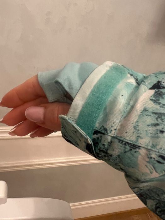 Продам лыжную куртку для девочки Glissade на 146