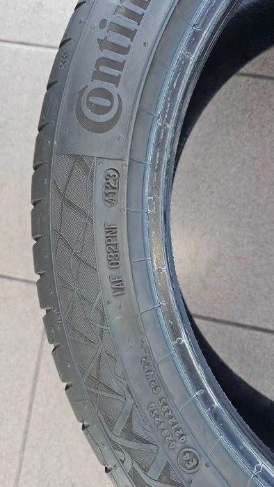 225/45R18 Continental