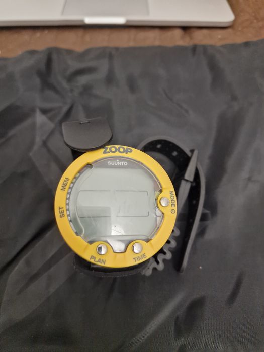 Vende equipamento de mergulho impecável