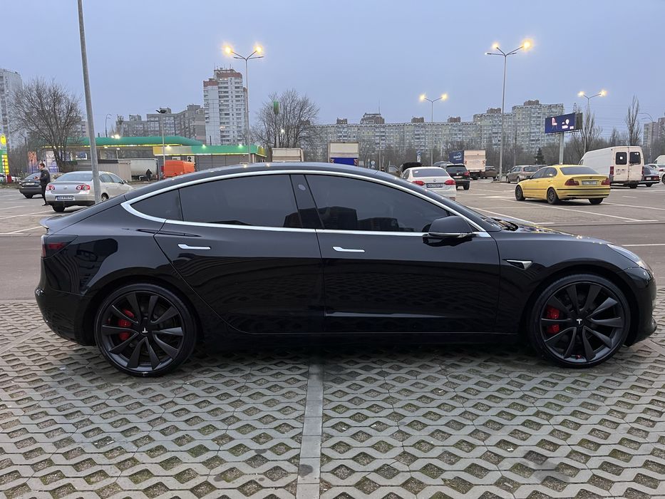 Tesla Model 3 Performance