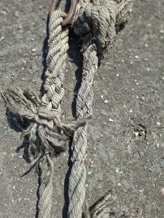 Lina z metalowym hakiem