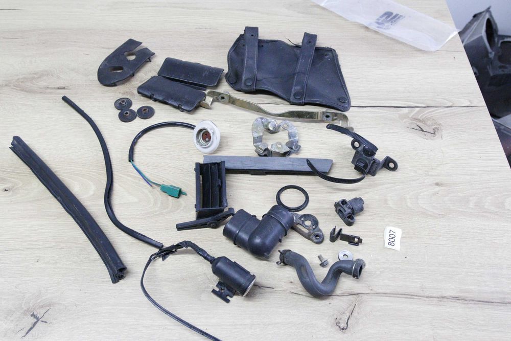 8007 Honda Goldwing GL1500 część akcesoria, plastik przewody klapa