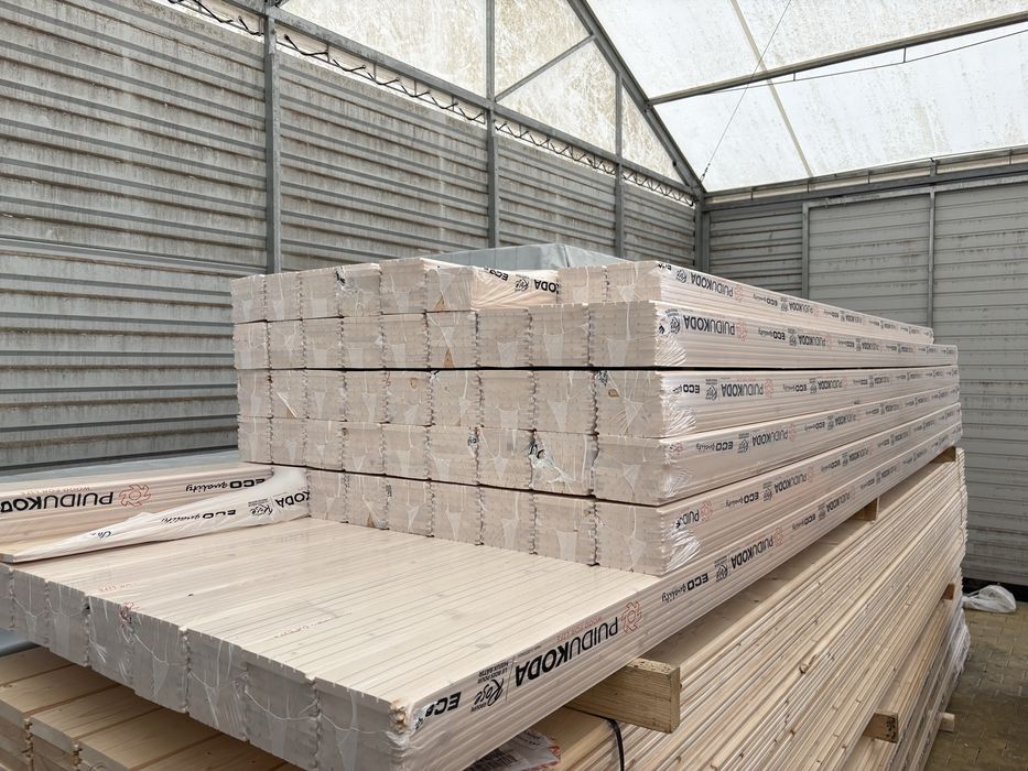 Podbitka świerk skandynawski skład z drewnem makowiec