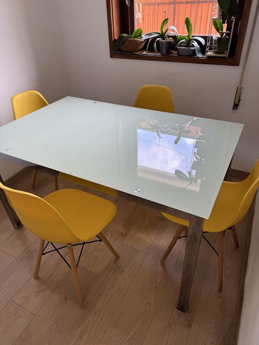 Mesa com 4cadeiras