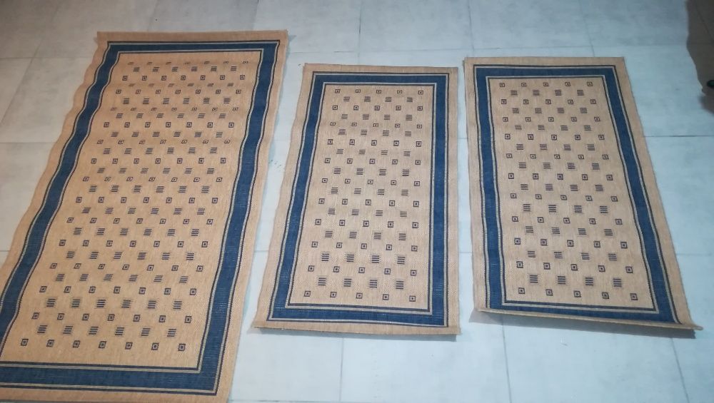 vendo conjunto de três tapetes de quarto