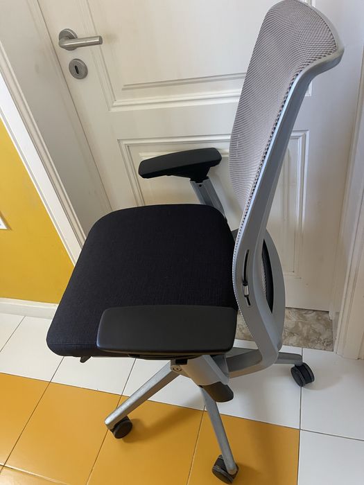 Cadeira Escritório Secretária Steelcase Think V2