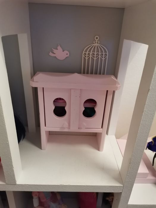 Drewniany domek dla lalek + mebelki