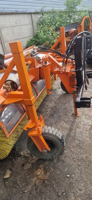 Szczotka, zamiatarka do traktora hydrauliczna tuż