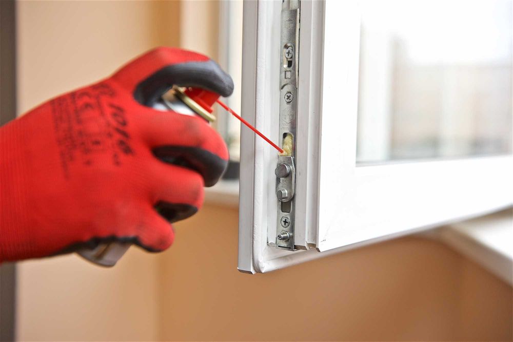 Ремонт вікон. Регулювання вікон (регулировка и ремонт окон/дверей).