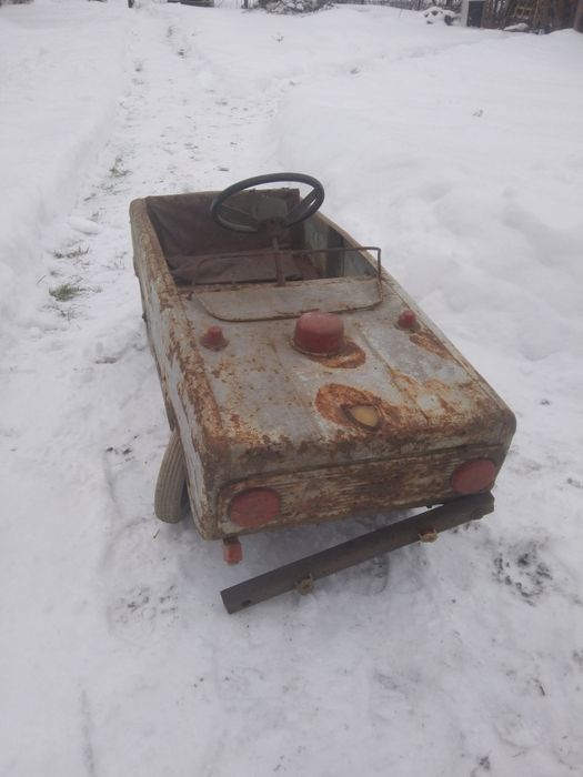 Автомобіль дитячий радянських часів.