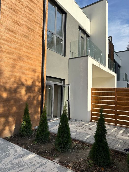 Продаж!Розкішний таунхаус біля Міського озера!