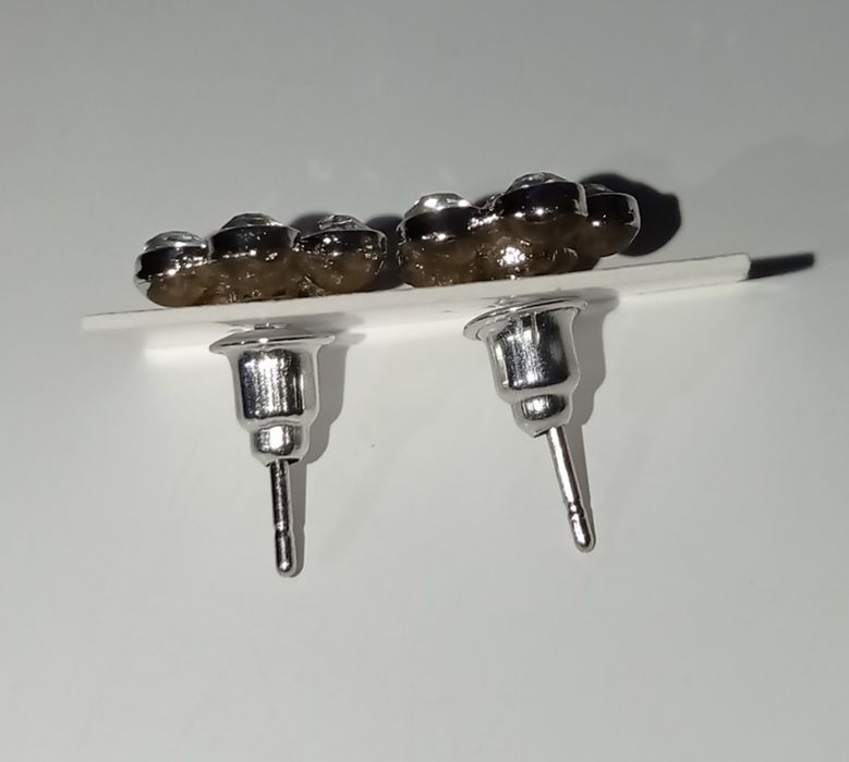 Nowe kolczyki srebrne kwiatki z diamencikami ze stali nierdzewnej