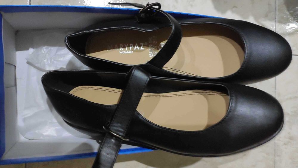 Black shoes in like-new condition