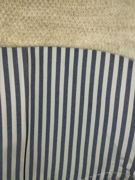 Продам свитер с имитацией рубашки