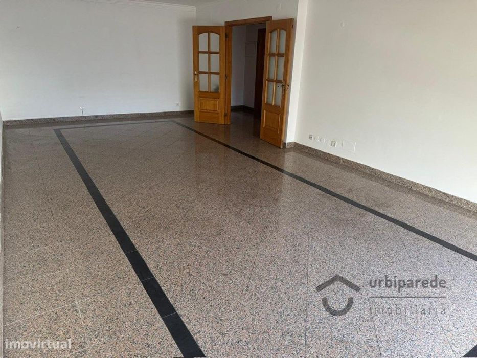 Apartamento T3 no Jardins da Parede.