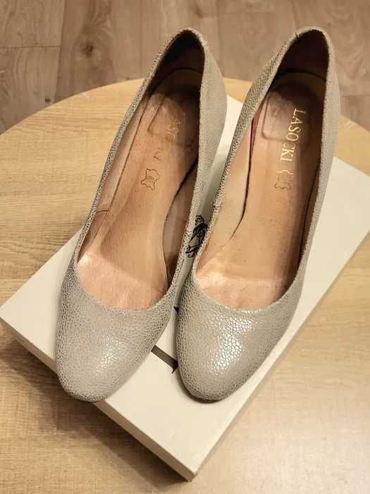 Lasocki beżowe czółenka rozm 39 stan bdb