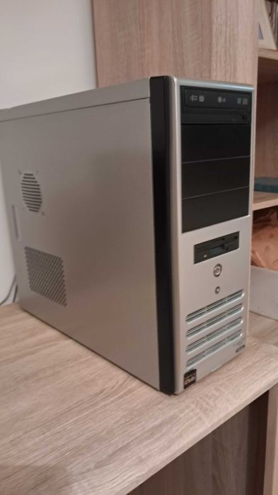 Sprzedam komputer stacjonarny.