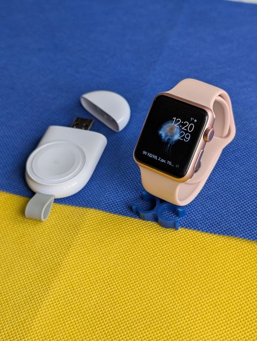 Майже нові 111 циклів Все працює Apple Watch series 1 38 mm  акб 99%