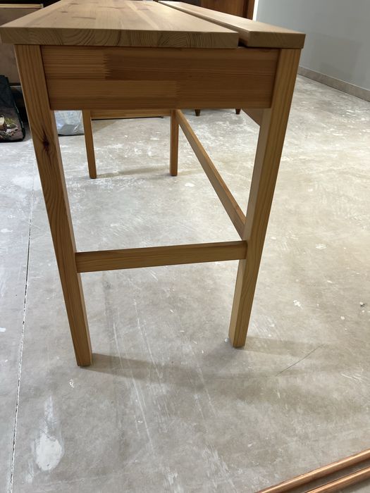 Secretária em madeira maciça com 2 gavetas – estilo IKEA