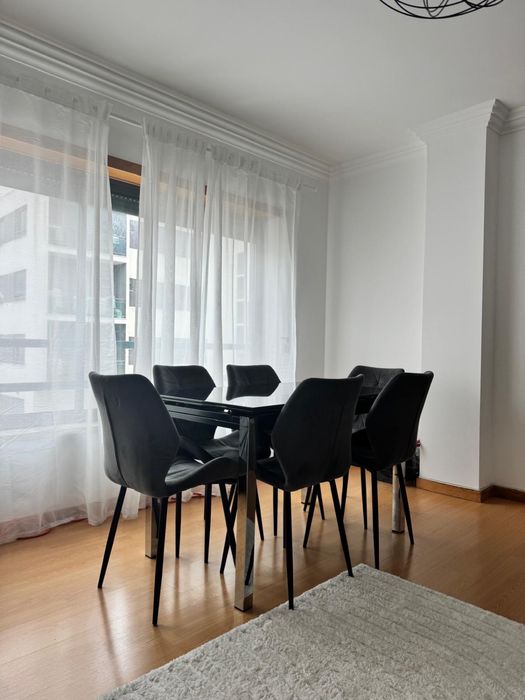 Mesa de jantar com 6 cadeiras