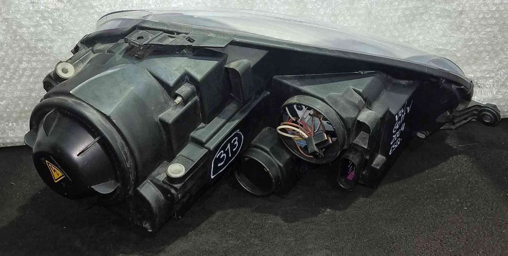 Ótica / Farol Esquerdo 1K6941031 - VW GOLF V