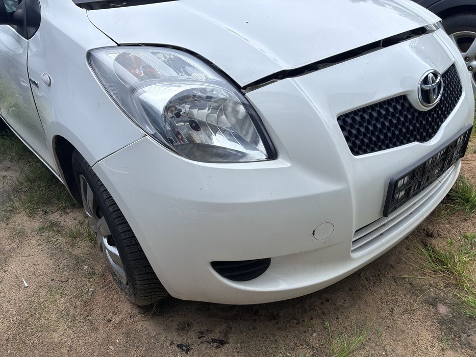 Totota Yaris II 1.4 d4d przod komplet maska zderzak lampy 068/08r