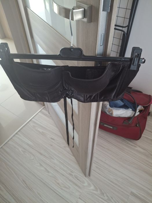 Biustonosz pod marynarkę