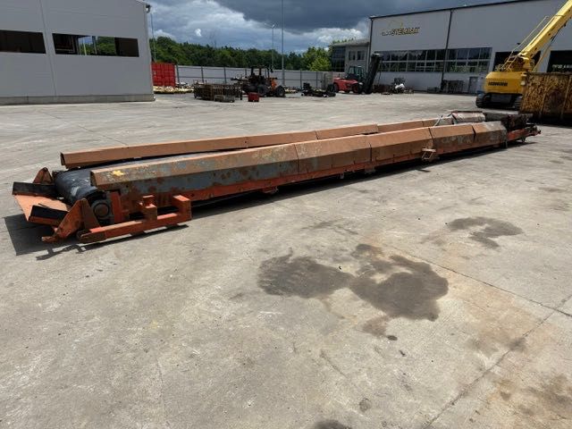 taśma zdawcza materiału z napędem hydraulicznym finlay 693
