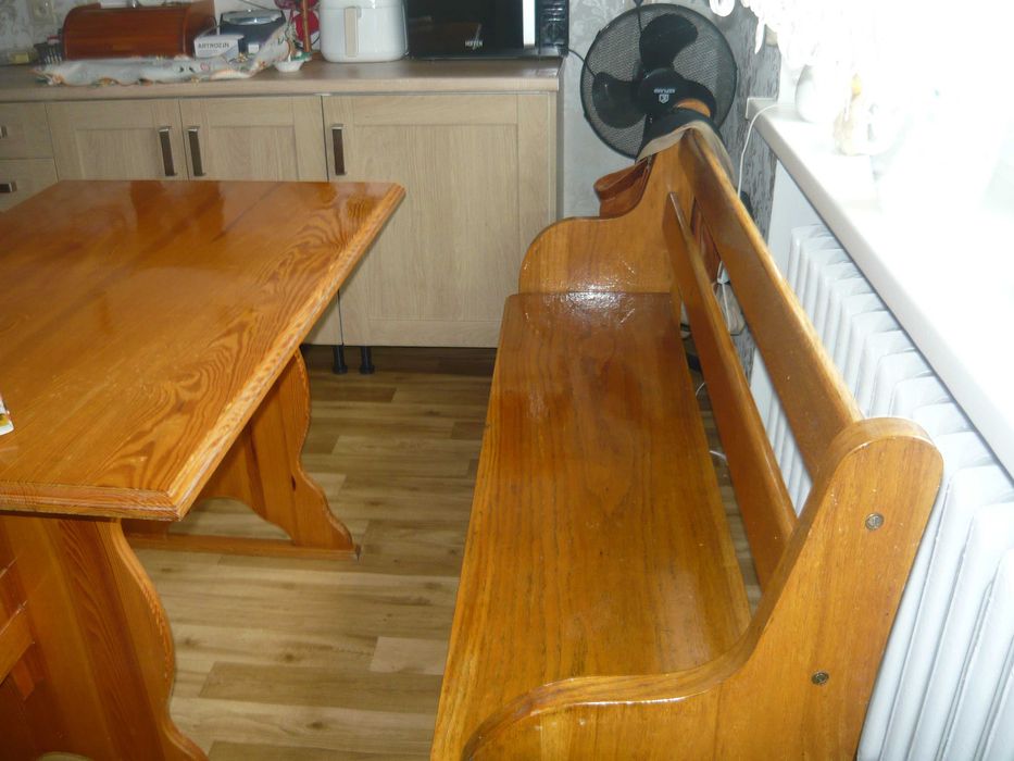 Sprzedam stół drewniany z ławą