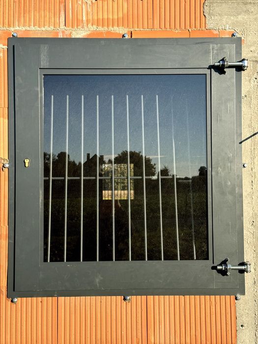 Okno stajenne stalowe do stajni garażu okno stalowe okno gospodarskie