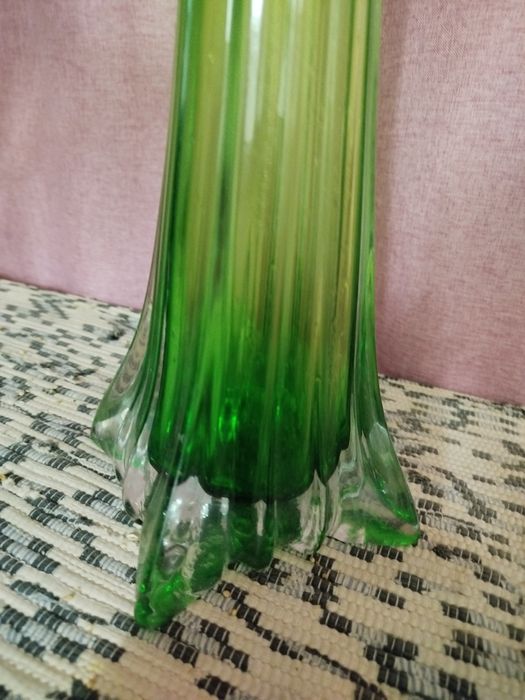 Solitário lindíssimo verde esmeralda