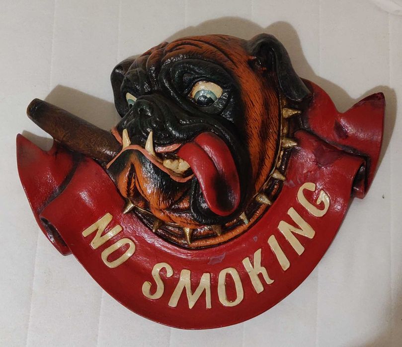 Oferece-se sinal No Smoking