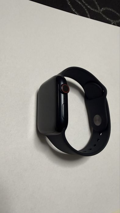 Apple Watch 8 45 mm LTE