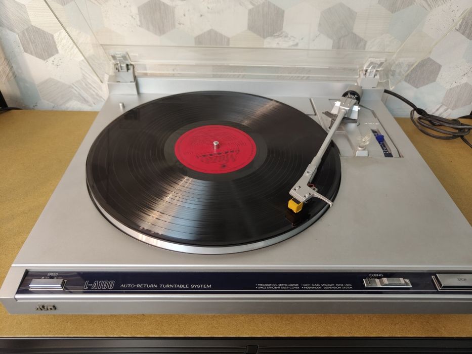 Gramofon JVC L-A100 do dopieszczenia