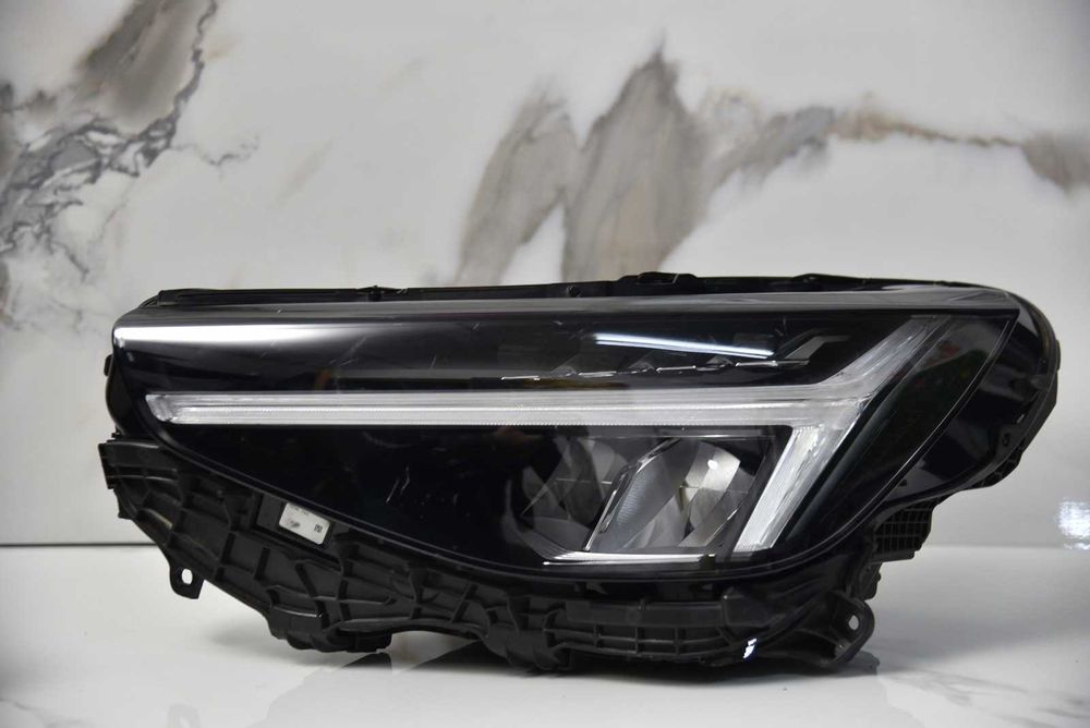 FAROL ESQUERDO – VOLVO XC40 (2018–2023)