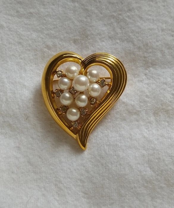 Pregadeira vintage Trifari