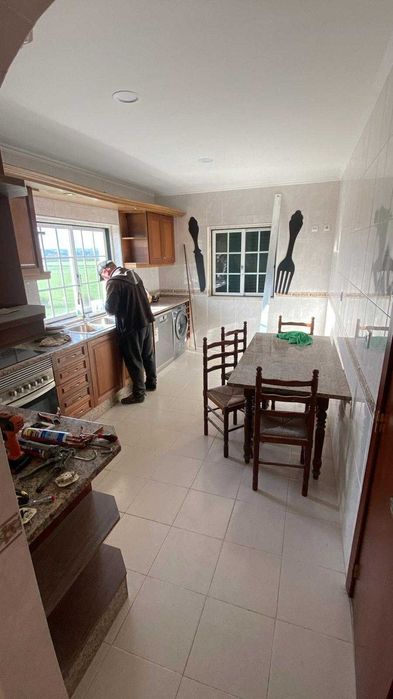 Loures - Moradia - 3 Quartos - COMPLETAMENTE MOBILADA