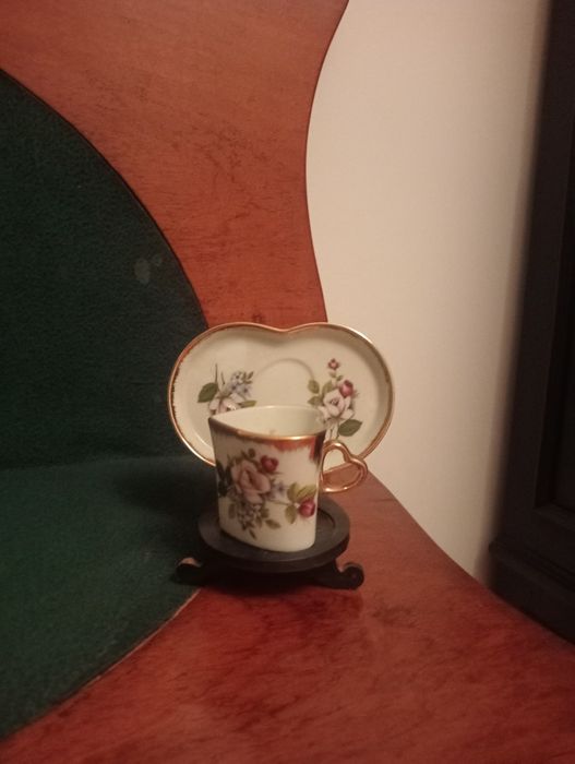 Chávenas em porcelana europeia