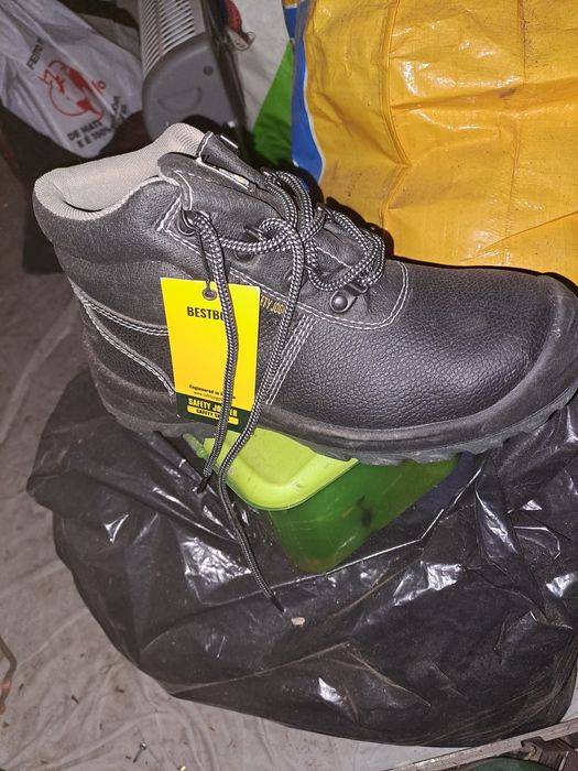 Botas de biqueira de aço novas