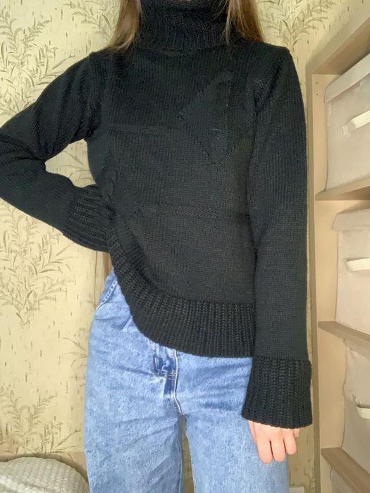 czarny golf sweter w geometryczne wzory wełna