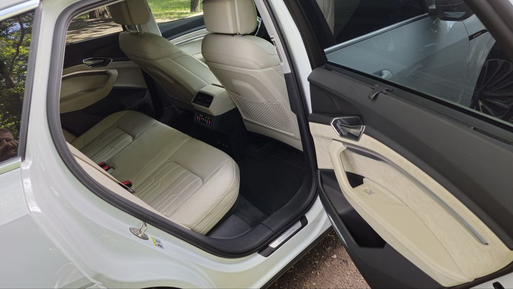 Audi e-tron 2019 VIN WA1VABGE3KB011317 фото оголошення 7 з 8