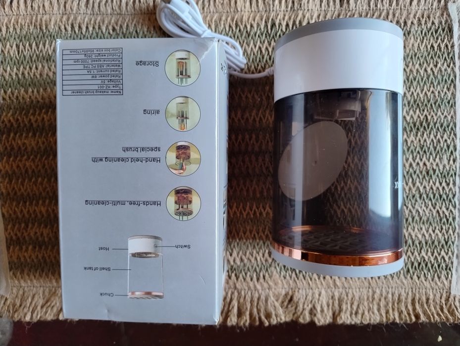 Электрический очиститель кисточек