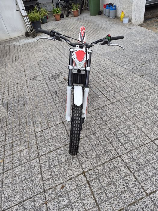 Beta evo trial 300c 2 tempos de 2016 com poucas horas de uso