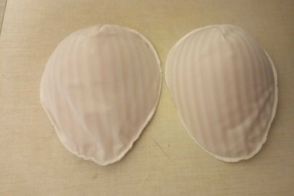 Cиликоновые протезы на грудь.