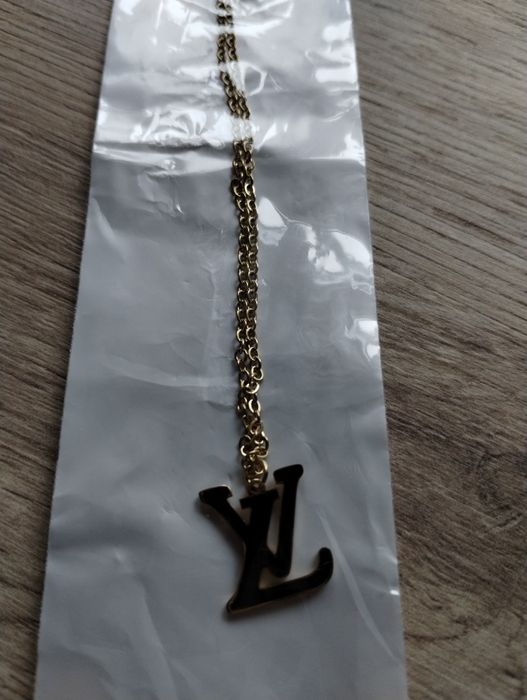 Łańcuszek z zawieszką wisiorek literki