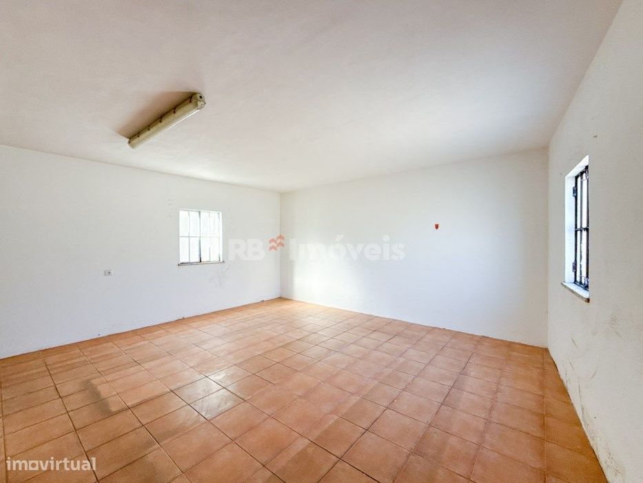 Moradia com espaço comercial