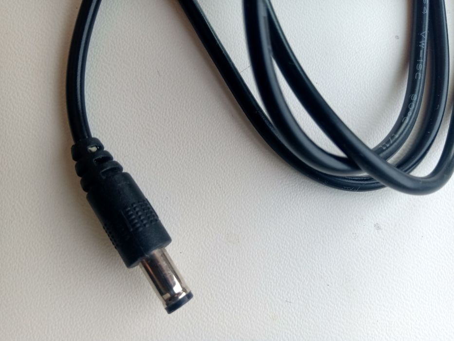 Кабель для підключення роутера , з'єднувач USB - штекер на 12 V.