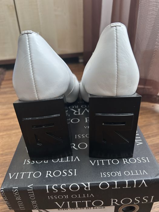 Туфлі шкіряні білі Vitto Rossi, розмір 40