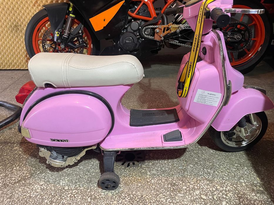 Skuter Vespa elektryczny dla dziewczynki rozowyt